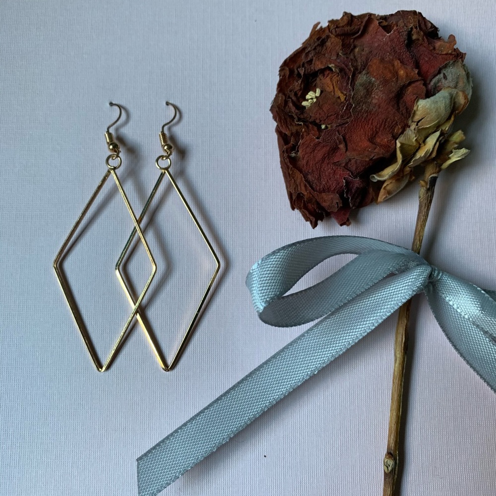 Gold Diamond Shaped Earring